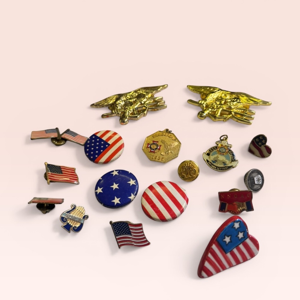 Lot of 17 Patriotic Flag Military Pin Brooch Brooches Pins Mixed Materials